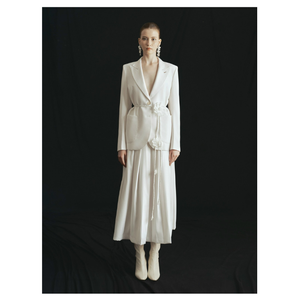 Elegante Blazer de negocios para mujer, el traje Soul Suit de lujo con estilo para el aspecto de negocios definitivo - Product Image 2