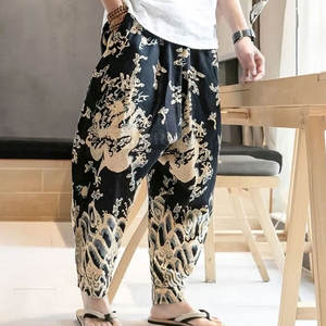 Pantalon imprimé graphique personnalisé avec des couleurs résistantes à la décoloration et un pantalon imprimé tendance en tissu flexible - Product Image 2