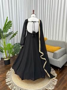 ชุดส่าหรีงานปักลายหนักหลากสี ผ้าขนสัตว์เทียม ดีไซน์ดั้งเดิม สำหรับงานเลี้ยงรับรอง ราคาขายส่ง - Product Image 3