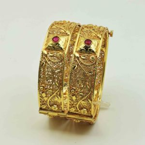 Brazaletes Kada chapados en oro con tinte al por mayor, brazaletes Kada dorados con tinte de latón, brazaletes Kada tradicionales rellenos de oro con tinte, joyería de moda. - Product Image 1