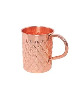 Usine en gros Moscou Mule tasse avec cuivre Texture accrocheur avec poignée en laiton Logo personnalisé pour les acheteurs commerciaux - Product Image 3
