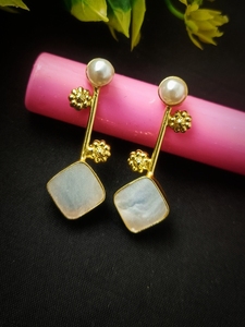 ต่างหูทองเหลืองร่วมสมัยชุบทองทำด้วยมือสำหรับผู้หญิงและเด็กผู้หญิงสำหรับงานแต่งงานและงานปาร์ตี้สไตล์ดั้งเดิม - Product Image 2