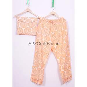 Pyjama de nuit en coton imprimé numérique à fleurs indiennes pour femmes avec logo avant 100% coton - Product Image 3