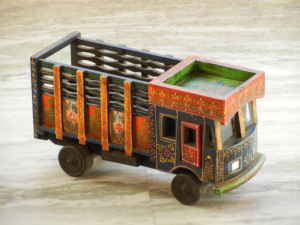 Camion en bois fait à la main pour la décoration intérieure véhicule indien peint à la main pièce maîtresse de table pour anniversaire mariage cadeau décor pour sympathie - Product Image 2