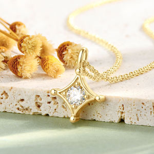 Pendentif en moissanite véritable en forme d'étoile, 2,00 carats, charme pointu, chaîne à maillons, collier en argent sterling 925, multicolore, tendance pour femmes - Product Image 1