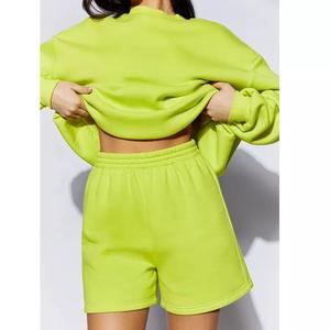 Ensemble de pyjamas 2 pièces fitness décontracté pour femmes respirant pour vêtements de salon avec hauts à col rond cordon de serrage taille short doux à manches courtes - Product Image 2