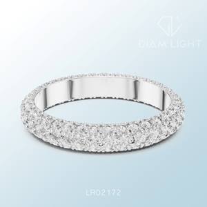 Bague solitaire en or blanc sur mesure élégante avec diamants ronds certifiés IGI, idéale pour les fiançailles, les mariages, les célébrations, les cadeaux - Product Image 1