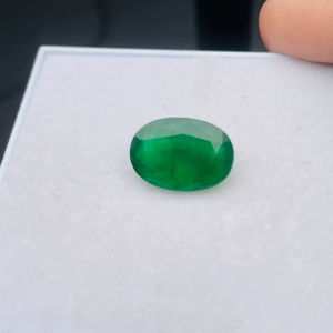 Esmeralda natural de Zambia, corte ovalado, 8.10 quilates, piedra preciosa de buena calidad, buen brillo, color verde agradable, pulido perfecto, ideal para cualquier joyería. - Product Image 2