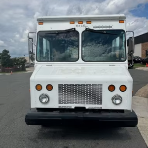 Food truck non endommagé avec cuisine neuve à vendre à prix réduit - Product Image 1