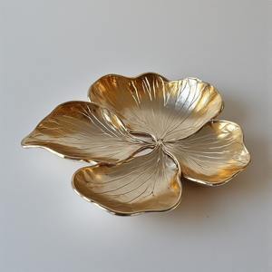 Serveur de fruits secs en aluminium fabriqué à la main avec trois compartiments connectés en forme de feuille en finition or antique conçu - Product Image 5