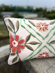 Taies d'oreiller décoratives durables brodées de fleurs écologiques sans azo au meilleur prix pour le salon - Product Image 3