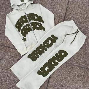 เสื้อมีฮู้ดแบบรูดซิปของผู้ชายและกางเกงทรงแบนพร้อมชุดซับเหงื่อผ้าคอตตอนผ้า100พิมพ์ลายสำหรับ400gsm - Product Image 1