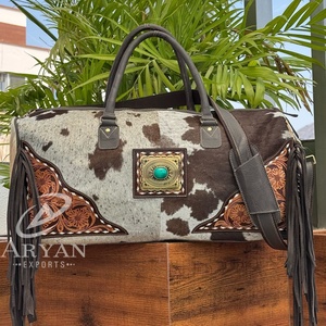 กระเป๋าหนังสะพายข้างดีไซน์ทันสมัยใหม่สำหรับใช้ในชั่วข้ามคืนกระเป๋าถือแบบเป็นเครื่องมือกระเป๋าเดินทางสำหรับทุกวันกระเป๋าหนังวัวสุดหรูวันหยุดสุดสัปดาห์ - Product Image 1