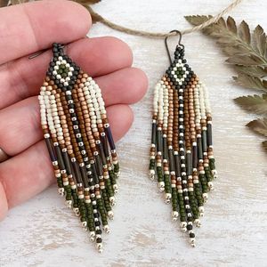 Pendientes de cuentas de semillas de vidrio tejidas a mano de textura mixta, joyería de estilo bohemio con borla larga para mujer - Product Image 3