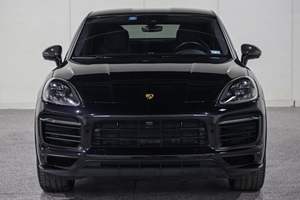 Cayenne GTS Coupé 2022, V8 Biturbo, Tracción en las Cuatro Ruedas, Paquete Deportivo Ligero, Mayormente sin Modificaciones - Product Image 2