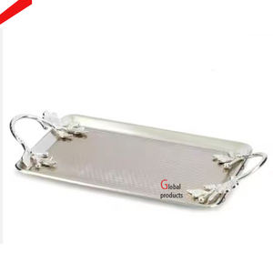 Plateau de service décoratif design en acier inoxydable en métal fini argenté pour restaurant et bar d'hôtel - Product Image 2