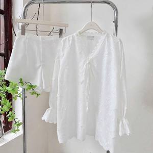 เสื้อผู้หญิงแขนยาวผ้าชีฟองปักลายดอกไม้สีขาวคุณภาพสูง - Product Image 1