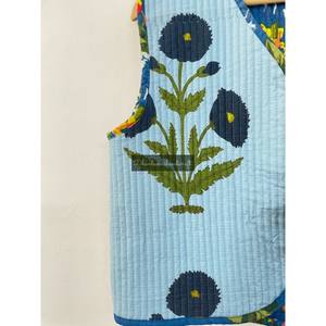 Vente en gros de manteau d'hiver réversible fait à la main en coton avec dentelle à imprimé floral matelassé sans manches style hipster gilet pour femmes - Product Image 5