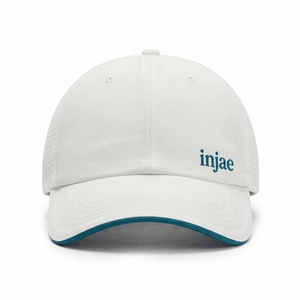 Casquette de golf en microfibre perforée blanche à 6 panneaux avec logo brodé, ajustement réglable, en tissu maillé, style décontracté, respirante - Product Image 1