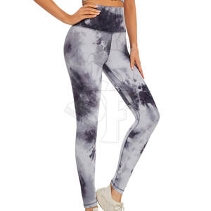 Conjunto ligero de yoga sublimado para mujeres diseñado para una máxima flexibilidad e ideal para actividades de yoga y fitness - Product Image 2