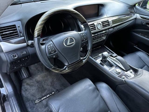 2024 Le x us LS 460 Base AWD Berline de luxe avec sièges en cuir et barres de toit en alliage d'aluminium - Product Image 5