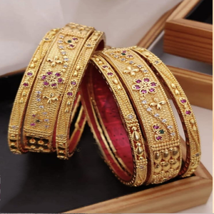 Bracelets en laiton à motif floral opulent avec pierres blanches et accents rouges/verts. Parfait pour les mariages, disponible au prix de gros. - Product Image 1