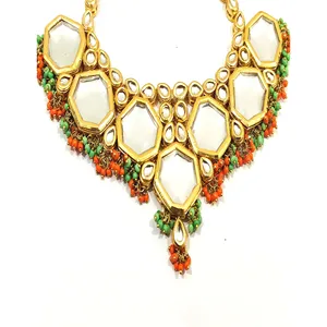 Conjunto de Collar Kundan Meenaakri con Cuentas Naranjas y Verdes, con Circones, Joyería Fina de Lujo para Bodas y Regalos, Chapado en Oro - Product Image 4