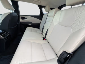 RX350 2023 Usado, SUV de Gasolina Turbo de 2.4L, Tracción en las Cuatro Ruedas/Tracción Delantera, Transmisión Automática, Vehículo de Lujo en Venta - Product Image 5