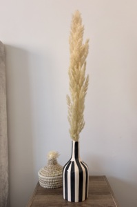 Jarrón de Cerámica Contemporáneo Tradicional a Rayas, Ecológico, Hecho a Mano, para Decoración de Mesa en Pascua y Bodas - Product Image 2