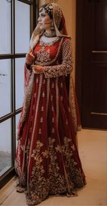 Robe de mariée indienne/portugaise avec robe dupata ornée de perles de verre cristal, pierre et DABKA pour mariage @ 2022 - Product Image 2