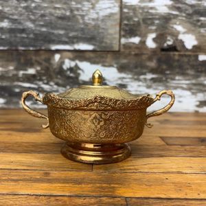 ชามทองเหลืองสลักลายดอกไม้แบบโบราณพร้อมฝาปิดชามเสิร์ฟโลหะเป็นมิตรต่อสิ่งแวดล้อมแกะสลักสำหรับใช้ในบ้านทางศาสนาที่เก็บของขวัญ - Product Image 1