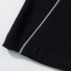 T-shirt 100% coton avec passepoil contrasté, tee-shirt moderne élégant, détails de passepoil audacieux, vêtements décontractés écologiques, tenues tendance de style streetwear - Product Image 4