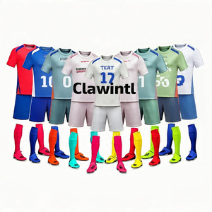 Conjuntos de ropa de fútbol personalizables de alta calidad al por mayor diseñe su propio uniforme de equipo a precio mayorista disponible para la venta - Product Image 6