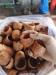 Lot de 10 tasses. Tasse de noix de coco. Tasse de coquille de noix de coco faite à la main avec nom personnalisé pour l'eau froide et la chaleur, cadeaux de haute qualité cadeau significatif - Product Image 4