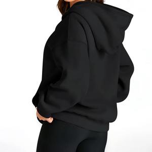 Sweat à capuche surdimensionné lourd avec logo personnalisé imprimé et badge pour femmes, streetwear d'hiver imperméable, décontracté, 100% coton - Product Image 2
