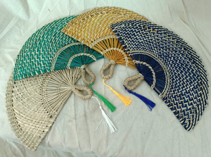 Abanico de algas marinas bellamente tejido para días de verano Bodas rústicas y acentos naturales para el hogar - Product Image 2