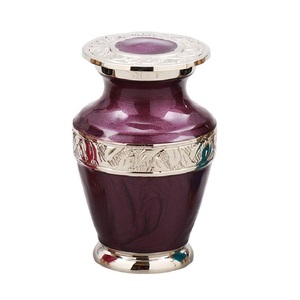 Urnes de crémation souvenir en laiton avec bande de gravure urnes funéraires en métal fini de couleur or et violet noir pour cendres humaines - Product Image 5
