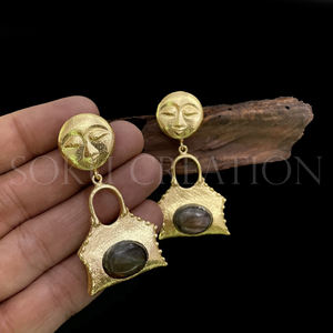 Boucles d'oreilles pendantes en plaqué or pour femme de créateur Visage de déesse avec pierre précieuse Labradorite SKU7482 Accessoire de mode - Product Image 2