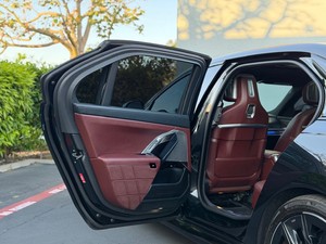 Magnifique BMW 76-0I XD-RI-VE XI avec transmission automatique, toit panoramique et sièges en cuir. - Product Image 5