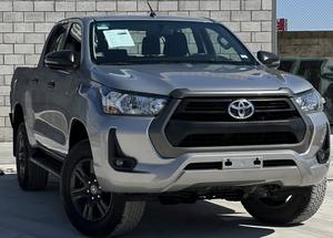 Toyota Hilux Pickup 2024 Usada en Buen Estado, Volante a la Derecha, Segunda Mano, Diésel, Sedán, Caja de Cambios Automática - Product Image 6