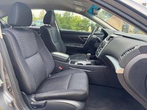 Nissan Altima 2.5 S 2018, Volante a la Izquierda, Asientos de Cuero, Llantas R19 - Product Image 3