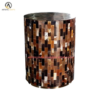 Tabouret moderne artisanal en bois de haute qualité avec incrustation d'os fabriqué à la main avec une portabilité qualifiée pour les chambres d'hôtel et les villas