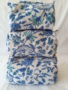 กระเป๋าเครื่องสำอางผ้าฝ้ายลายดอกไม้แบบเย็บติดกันขนาดกลาง กระเป๋าใส่เครื่องสำอางสำหรับเดินทางแบบมีซิป ผู้ผลิตและผู้ค้าส่ง - Product Image 2