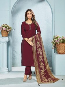 LANCEMENT DU NOUVEAU FESTIVE WEAR KURTI PENT AVEC TISSU DUPATTA TISSU ROMAIN AVEC SELF JEQUARD DUPATTA - Product Image 6