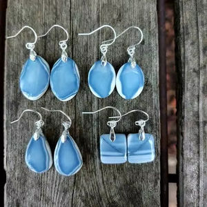 Pendientes Colgantes de Latón con Ópalo Azul Natural de 9mm, Precio al por Mayor - Product Image 1