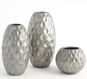 Vase en métal en laiton de luxe porte-fleurs décoratif pour la décoration intérieure centre de table moderne pour le style de salon et de bureau - Product Image 3