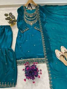 Diseño exclusivo de moda sureña india con bordados elaborados y lentejuelas, conjunto de salwar kameez para mujer con dupatta a juego, en venta en línea. - Product Image 5