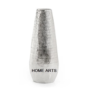 Jarrón de Flores de Aluminio Martillado Plateado, Diseño Redondo de Primera Calidad para Decoración de Bodas - Product Image 6