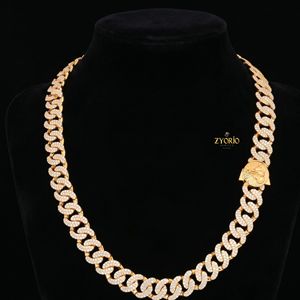 สร้อยคอทองคำ 18K ประดับเพชรแบบ Cuban Link ดีไซน์หรูหราอลังการ - Product Image 2