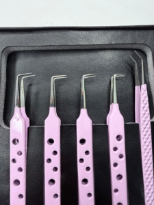 Pince à épiler pour cils GETUP BROSONS IMPEX GBI-EET-2917 de haute qualité, en acier inoxydable, couleurs roses, pointe lisse, poignée diamantée, 90/45 degrés - Product Image 3